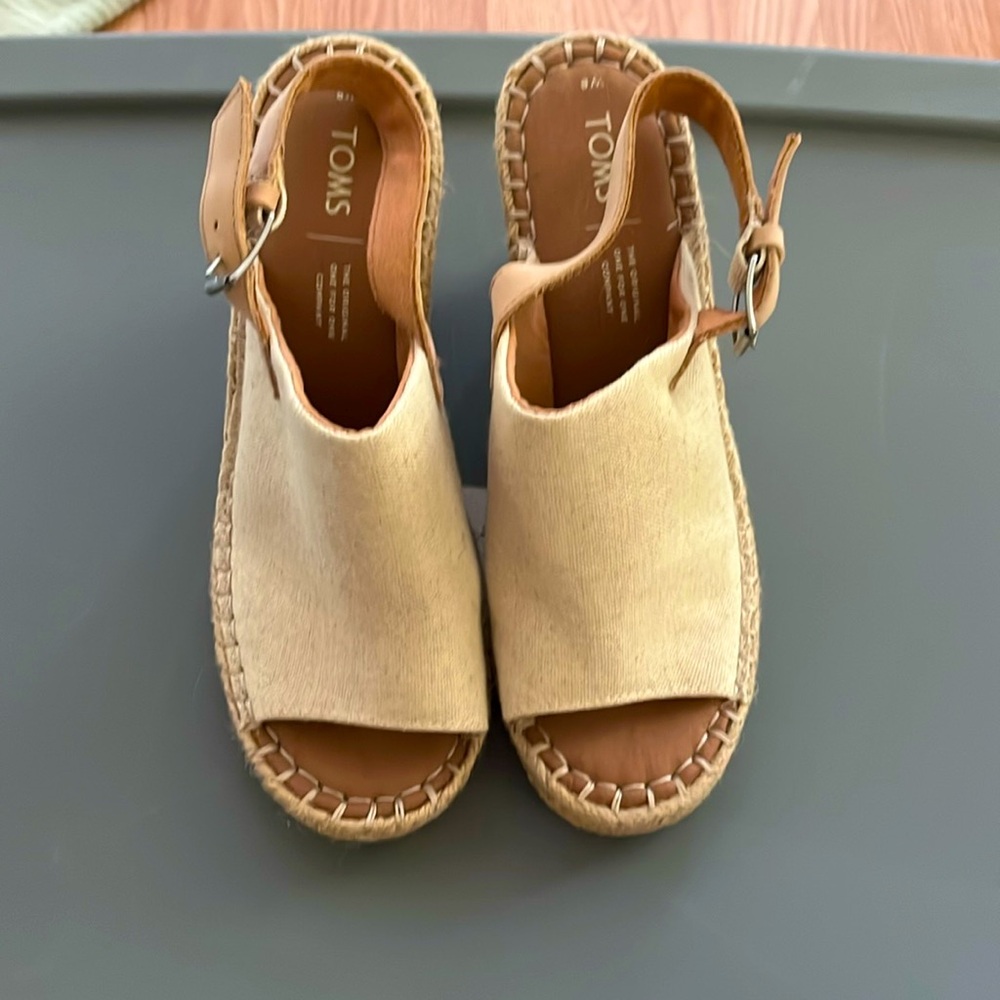 Tom’s women’s wedge sandals - never worn